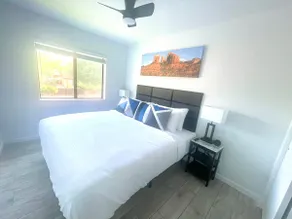 Sedona Poolside Penthouse W/Theater & Big 10’ Bed - Image 5