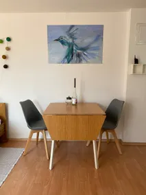 Bright, central apartment + balcony - Image 2
