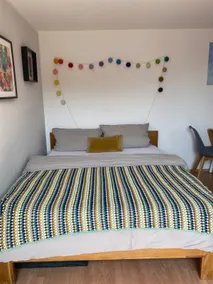 Bright, central apartment + balcony - Image 5