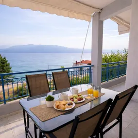 Nenis & Nonis | Seaside Home with View - Image 2