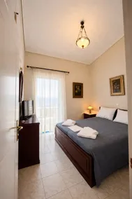 Nenis & Nonis | Seaside Home with View - Image 5