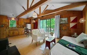 Riverside summer cabin in Bristol - Image 2