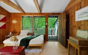 Riverside summer cabin in Bristol - Image 3