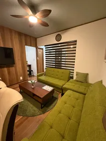 Clean and comfortable home, convenient transportation, free parking - Image 5