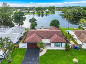 Lakefront Pool Home 10 Minutes to HardRock Stadium - Image 5