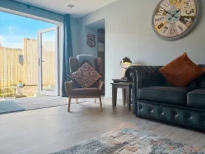 Cosy hideaway - parking and relaxing patio area - Image 2