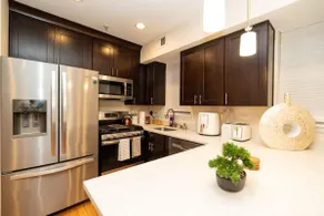 Near Capitol Hill 2 bdrm 1.5 bath w/ free parking - Image 2