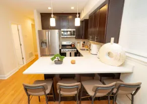 Near Capitol Hill 2 bdrm 1.5 bath w/ free parking - Image 4