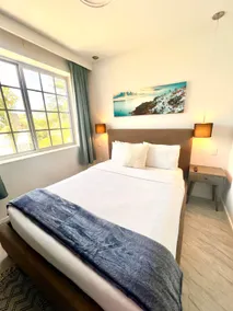 Captivating studio,w/exclusive parking,1 block sea - Image 2