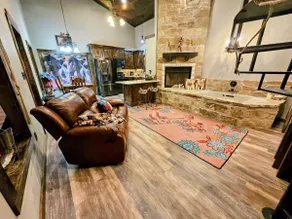Lone Star Love Nest - Image 2