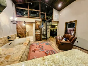 Lone Star Love Nest - Image 5