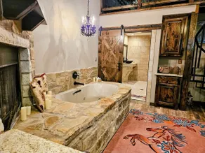 Lone Star Love Nest - Image 4