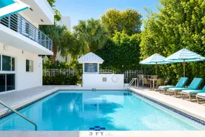 (The Palm) Beach • Pool • King Bed • Sleeps 4 - Image 4
