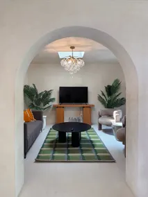 * *Bright & Stylish Pasadena Home - Image 2