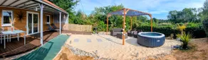 Air-conditioned accommodation, enclosed garden, optional jacuzzi - Image 2