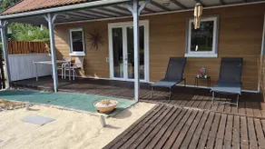 Air-conditioned accommodation, enclosed garden, optional jacuzzi - Image 3