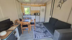 Air-conditioned accommodation, enclosed garden, optional jacuzzi - Image 4