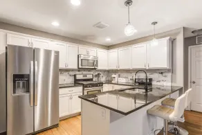 Modern Newly Renovated 3BD/3BA Condo in Uptown - Image 3
