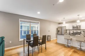 Modern Newly Renovated 3BD/3BA Condo in Uptown - Image 4