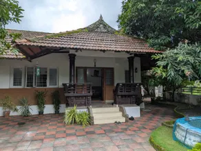 Exquisite Villa Amidst Nature - Image 3