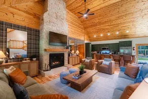 Twin Oaks Lodge | 4 Kings, Sauna & EPIC Game Room - Image 3