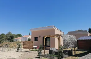 Quiet vacation home with pool - Image 2