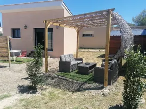 Quiet vacation home with pool - Image 4