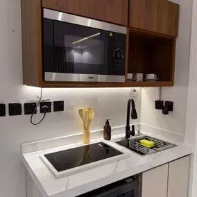 Luxury elegant studio behind the Kingdom C12 - Image 4