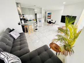 Balboa Avenue Sky Suites - Image 2