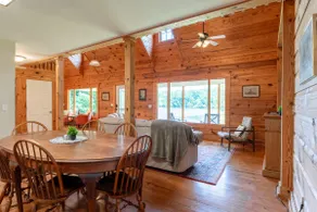 Peaceful Lakefront Retreat - Image 5