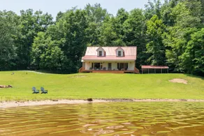 Peaceful Lakefront Retreat - Image 2
