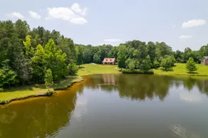 Peaceful Lakefront Retreat - Image 4