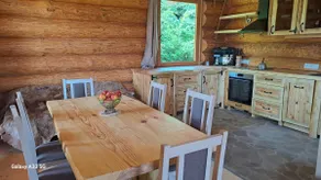 Canadian log cabin in semi-seclusion - Image 4