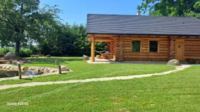 Canadian log cabin in semi-seclusion - Image 2