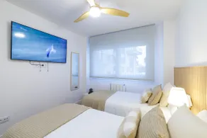Patos beachfront with private garage - Image 5