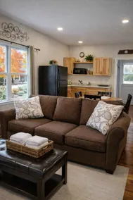 Cozy Cottage Retreat Peaceful, Comfortable - Image 2