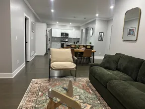 Gordon sq! Newly remodeled 6/2025! Off st parking! - Image 5