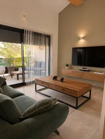 Spacious 110 m², terrace, near the center, 2 parking spaces - Image 4