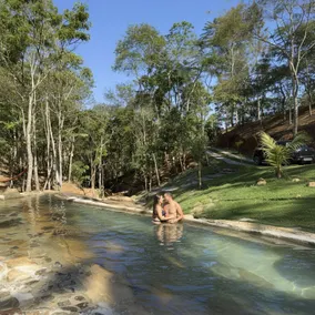 Chalet with bathtub, pool and private waterfall - Image 2