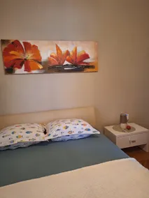 Cozy 2-Bedroom Apartment - Image 2