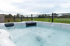The Oak Luxury Glamping Pod - Hot Tub - Kitchen - Image 2