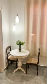 Small House in Downtown - Image 3