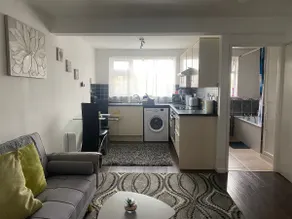 Cozy one bedroom flat near town - Image 2