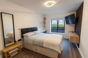 Spacious Bright Modern Apt With Garden - Image 4