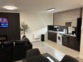 Spacious Bright Modern Apt With Garden - Image 5