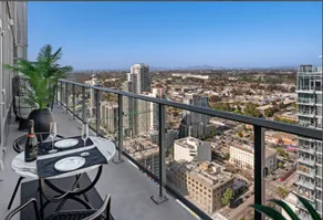 Luxury Ocean-View Penthouse | 41st-Floor Skyline - Image 2
