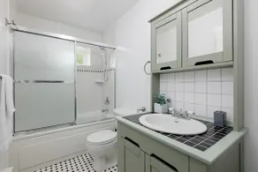 Cozy 1BR BSMT Escape Large Free Parking - Image 5