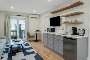 Bright Modern Studio Suite w/ Kitchenette - Image 4