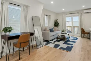 Bright Modern Studio Suite w/ Kitchenette - Image 2