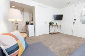 Pets Welcome! Full Kitchen/Private Yard - Image 5